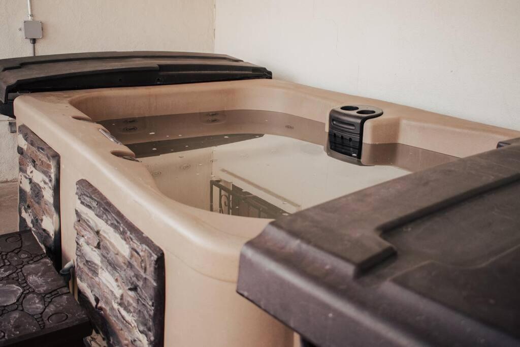 Casa Charleston-3Br-2Bath-Hot Tub-Pet Friendly-No Pet Fees! Villa Albuquerque Ngoại thất bức ảnh